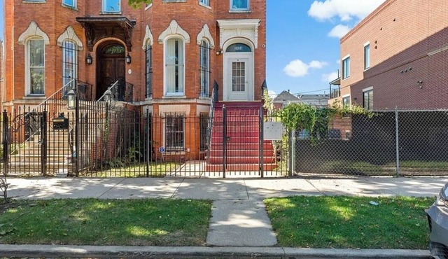 3-bedroom apartment in phenomenal Chicago with WiFi, AC