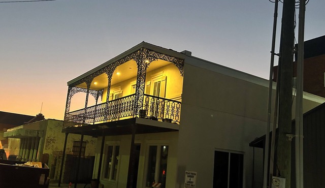 3-bedroom apartment in welcoming Crowley with AC, WiFi