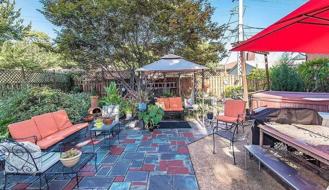 3-bedroom apartment in charming St. Louis with close to many attractive places.