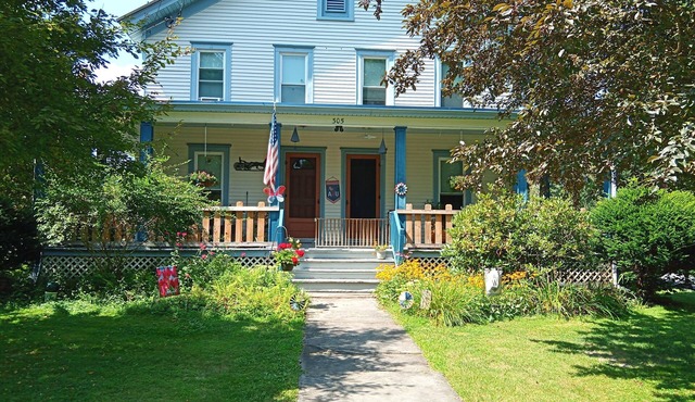 3-bedroom apartment in tranquil Unadilla with AC, 20 minute drive to Oneonta