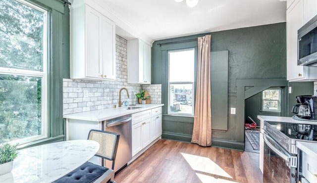 3-bedroom apartment in welcoming Tacoma with AC, WiFi