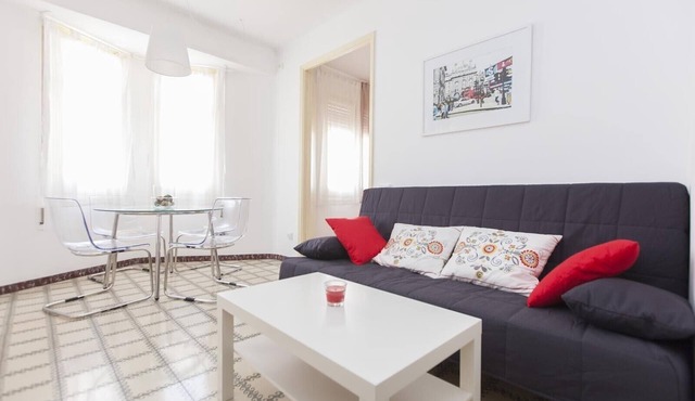3-Bedroom Apartment Next to Plaza with Wi-Fi and Air Conditioning