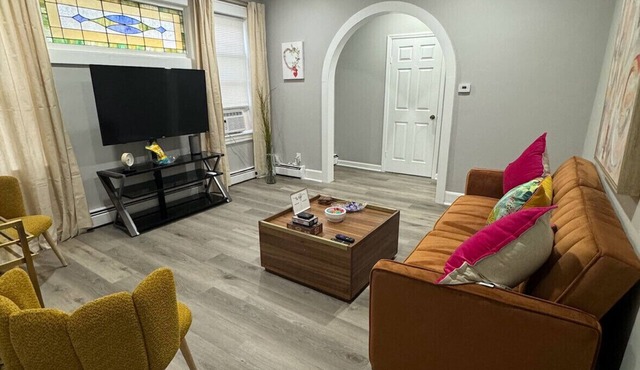 3 Bedroom Apartment near airport and New York City