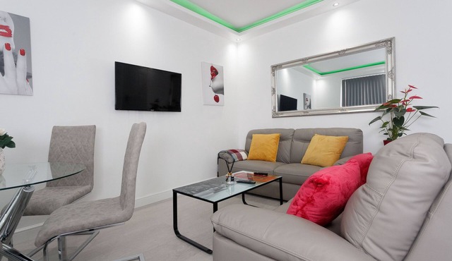 3 bedroom Apartment near St James Hospital-Leeds