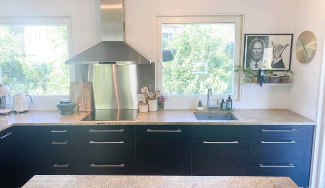 3-bedroom apartment opposite the lake