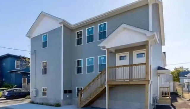 3-bedroom apartment in perfect Providence with cool AC