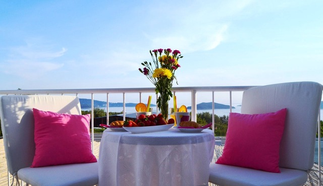3 bedroom apartment with balcony