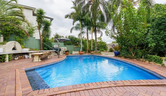 3 bedroom apartment with amazing pool close to city, mountains and amenities