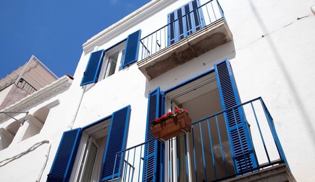 3 BEDROOM APARTMENT WITH SIDE balcony overlooking promenade and beach
