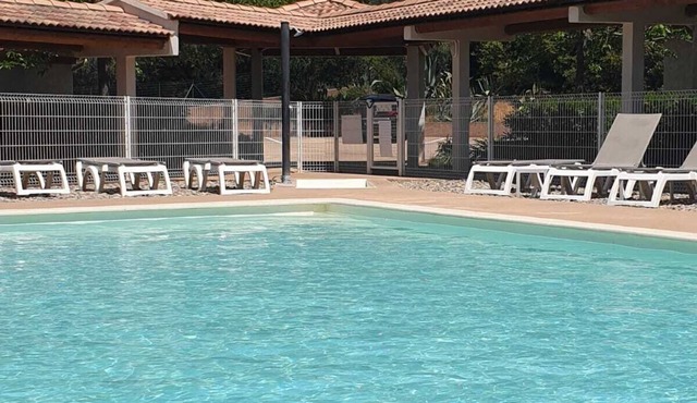 3 bedroom apartment with swimming pool 3km from St Florent