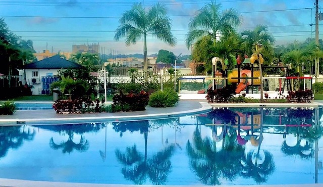 3 Bedroom Apartment with Resort like Pool