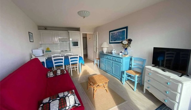 3-Bedroom Apt near beach, with garage