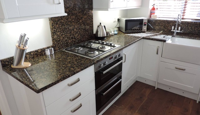 3 Bedroom Ash Vale Airport Accommodation