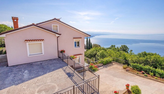 3 bedroom awesome apartment in Bregi
