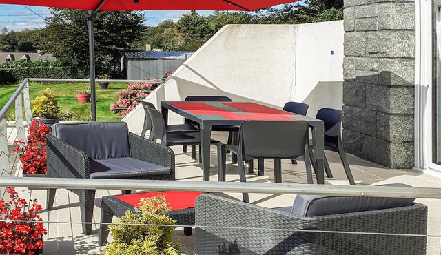 3 bedroom awesome home in Saint-Carreuc