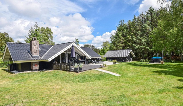 3 bedroom awesome home in Blåvand