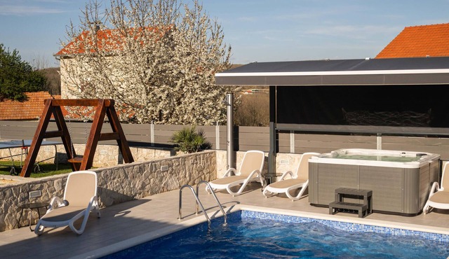 3 bedroom awesome home in Sinj