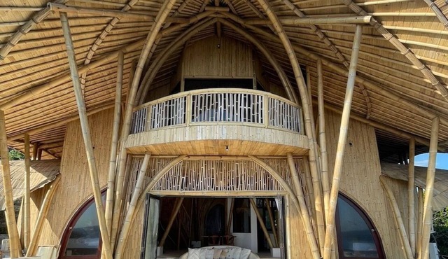 3-bedroom Bamboo villa with Private pool front Yo-Yo's Surf spot