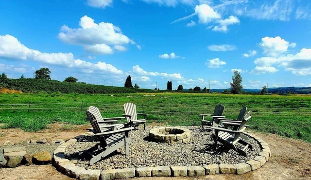 3-bedroom barndominium on a family farm in charming Clatskanie countryside