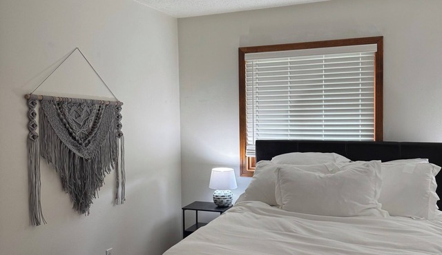 3-bedroom barndominium in tranquil Colchester with WiFi, AC. Enjoy your stay