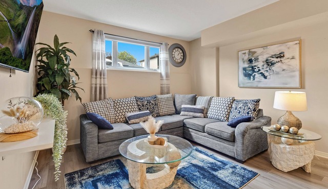 3-bedroom basement apartment with Pool&Terrace-4 mins to Gatineau-Ottawa Airport