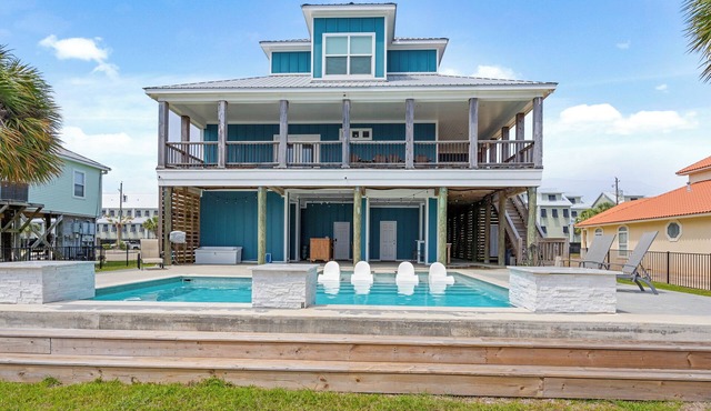 3 Bedroom Bay Front Home with Private Pool