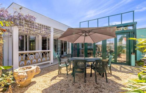 3 Bedroom Beach Front Home In La Bernerie-En-Retz