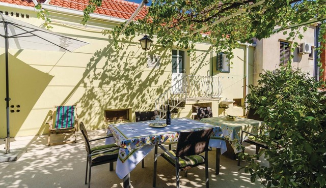 3 bedroom beach front apartment in Zaton Veliki