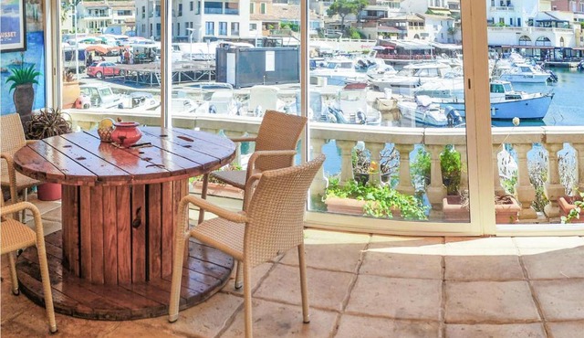 3 Bedroom Beach Front Home In Sausset-Les-Pins