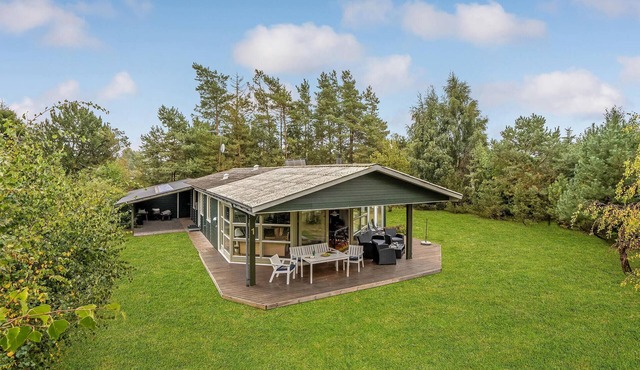 3 bedroom beach front home in Væggerløse