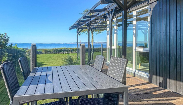 3 bedroom beach front home in Ebeltoft