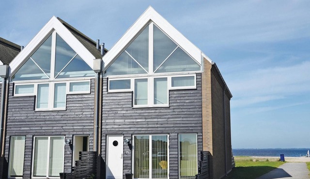 3 bedroom beach front home in Assens