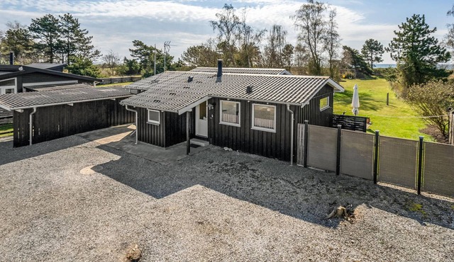 3 bedroom beach front home in Sydals