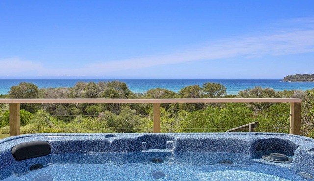 3 bedroom beachfront property - Stunning Ocean views - direct access to beach