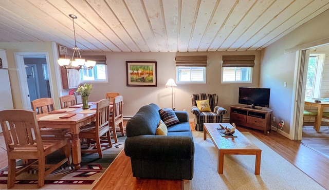 3 Bedroom Beachfront Cottage on Lake of the Woods