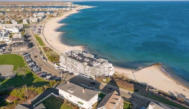 3 Bedroom Beachfront Falmouth Condo RPAM053