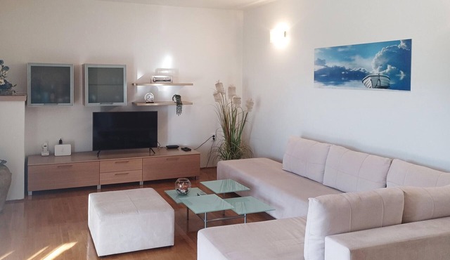 3 bedroom beautiful apartment in Otok Ist
