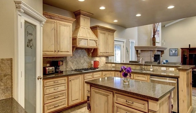 3 bedroom Beautiful Home minutes from Capitol Reef National Park