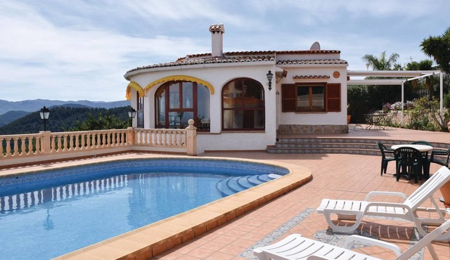 3 bedroom beautiful home in Oliva