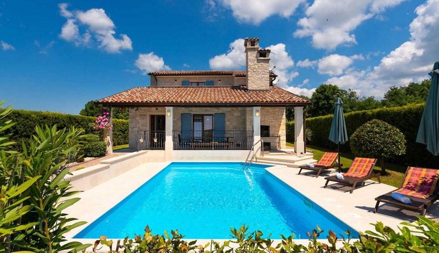 3 bedroom beautiful home in Tinjan