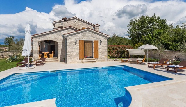 3 bedroom beautiful home in Tinjan