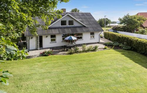 3 Bedroom Beautiful Home In Roslev