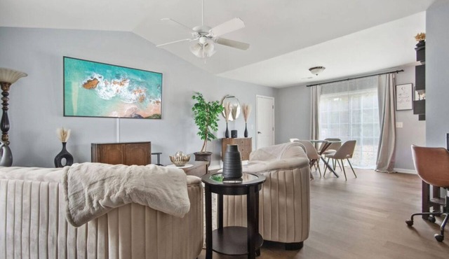 3-bedroom beauty/a few minutes from the Jacksonville airport is waiting for you!