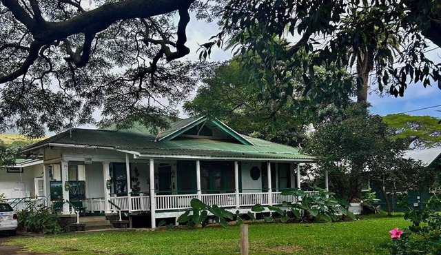 3-bedroom bed & breakfast Naalehu 2 persons per room 1 night min breakfast inc.