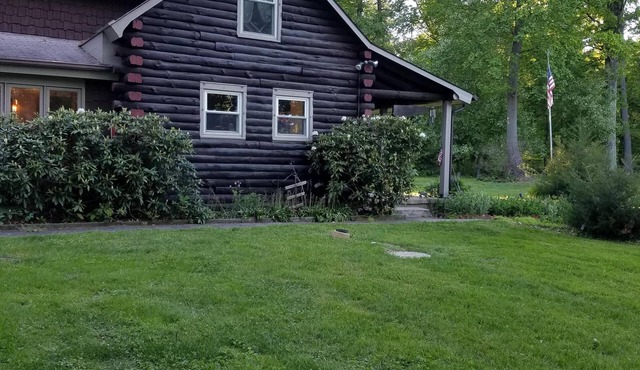 3-Bedroom Bucks County Carpenter's Retreat with Contemporary Flair