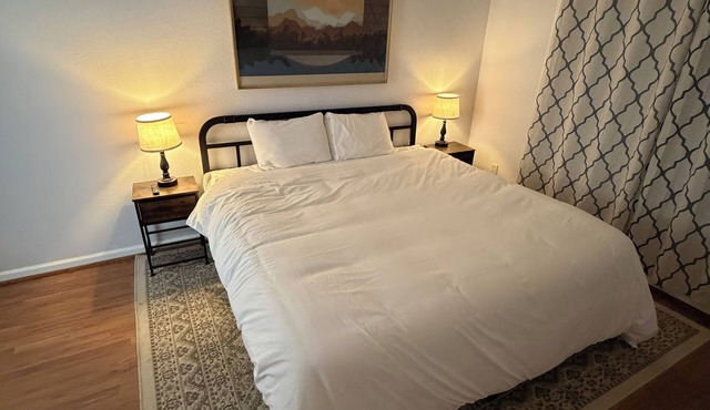 3-bedroom bungalow in peaceful Union City with AC, WiFi