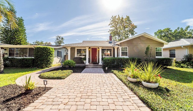 3-bedroom Bungalow in Welcoming Winter Park with WiFi, AC