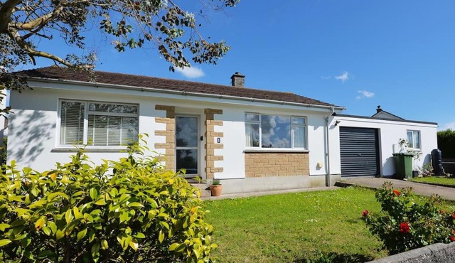 3-Bedroom bungalow with parking, Goldsithney, Penzance, Cornwall