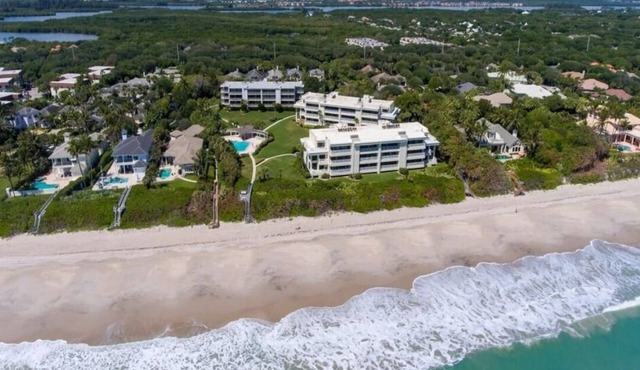 3-bedroom condo in peaceful Indian River Shores w/penthouse views sunset/sunrise