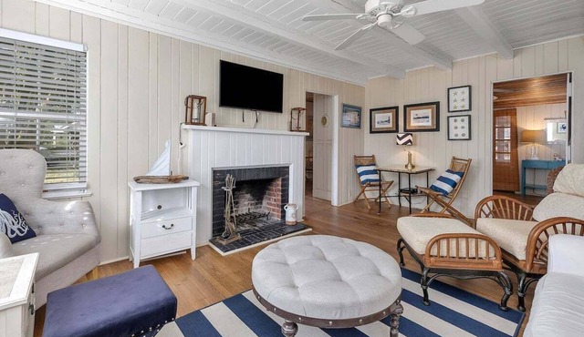 3 Bedroom Cottage with shared Pool!